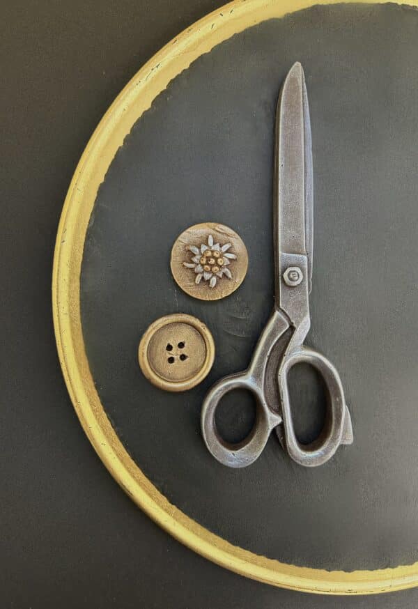 Schere mit Knopf klein