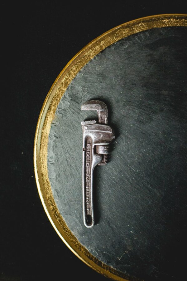 Pipe wrench small